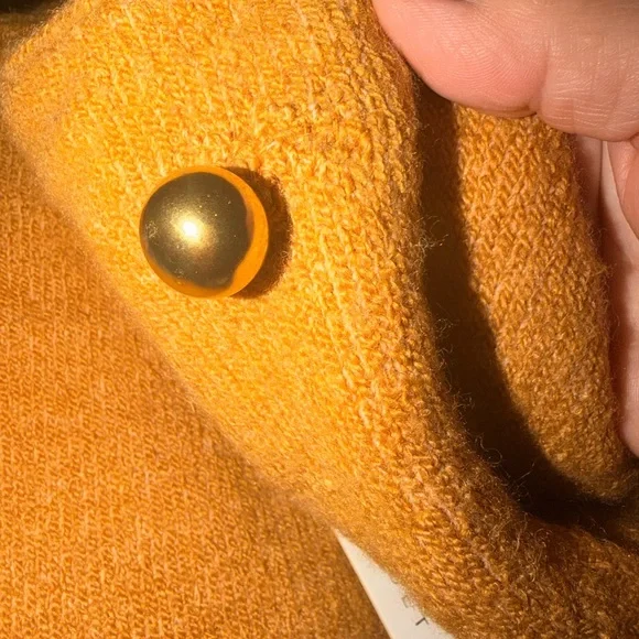 Necks Alice + Olivia Gleeson Wool Metal Ball Sweater in Tan Gold NWT - Picture 4 of 4